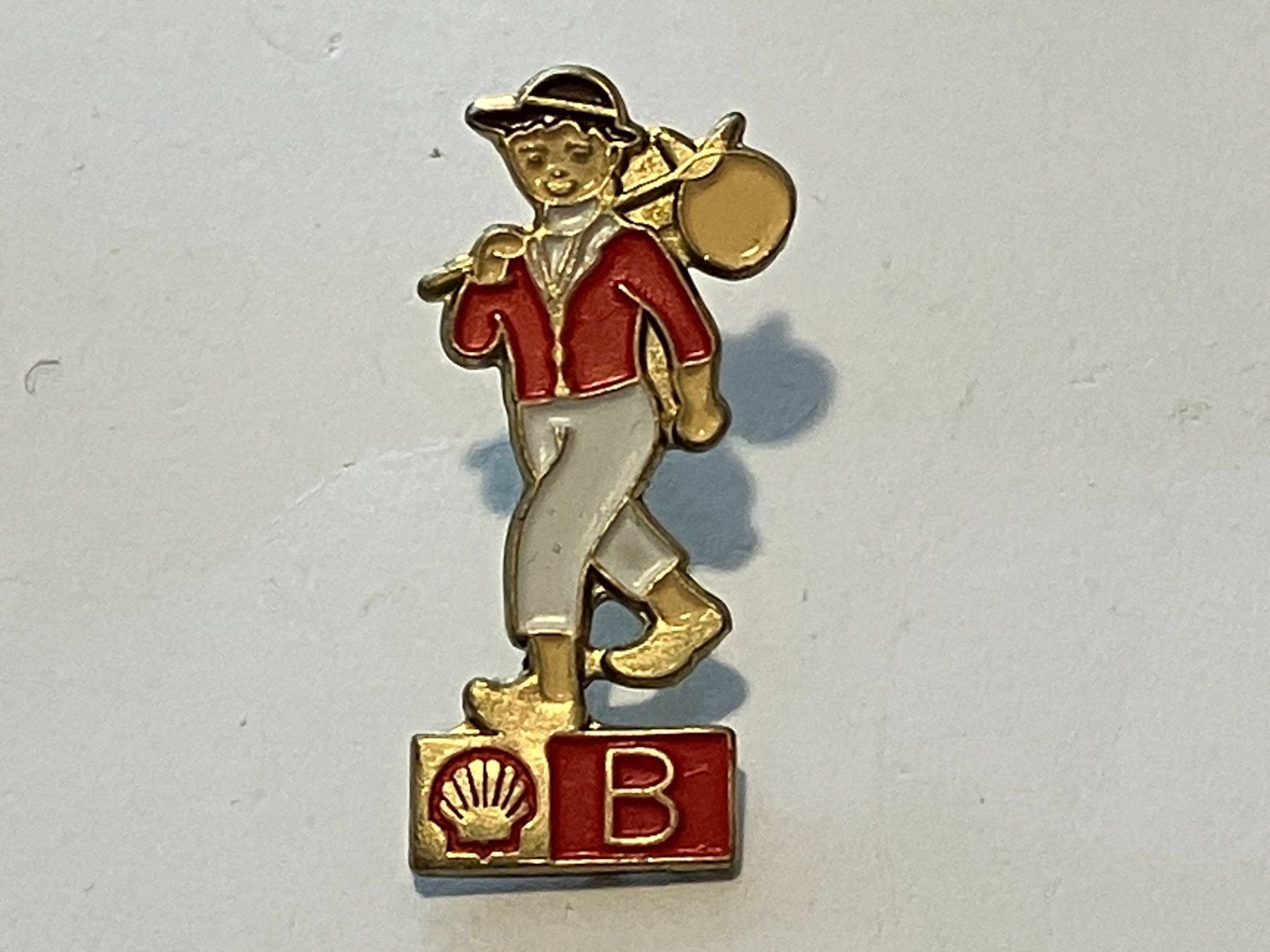 Placchette & Badge: 1 Pin Shell B – Usato da Basel venduto da djwwpp