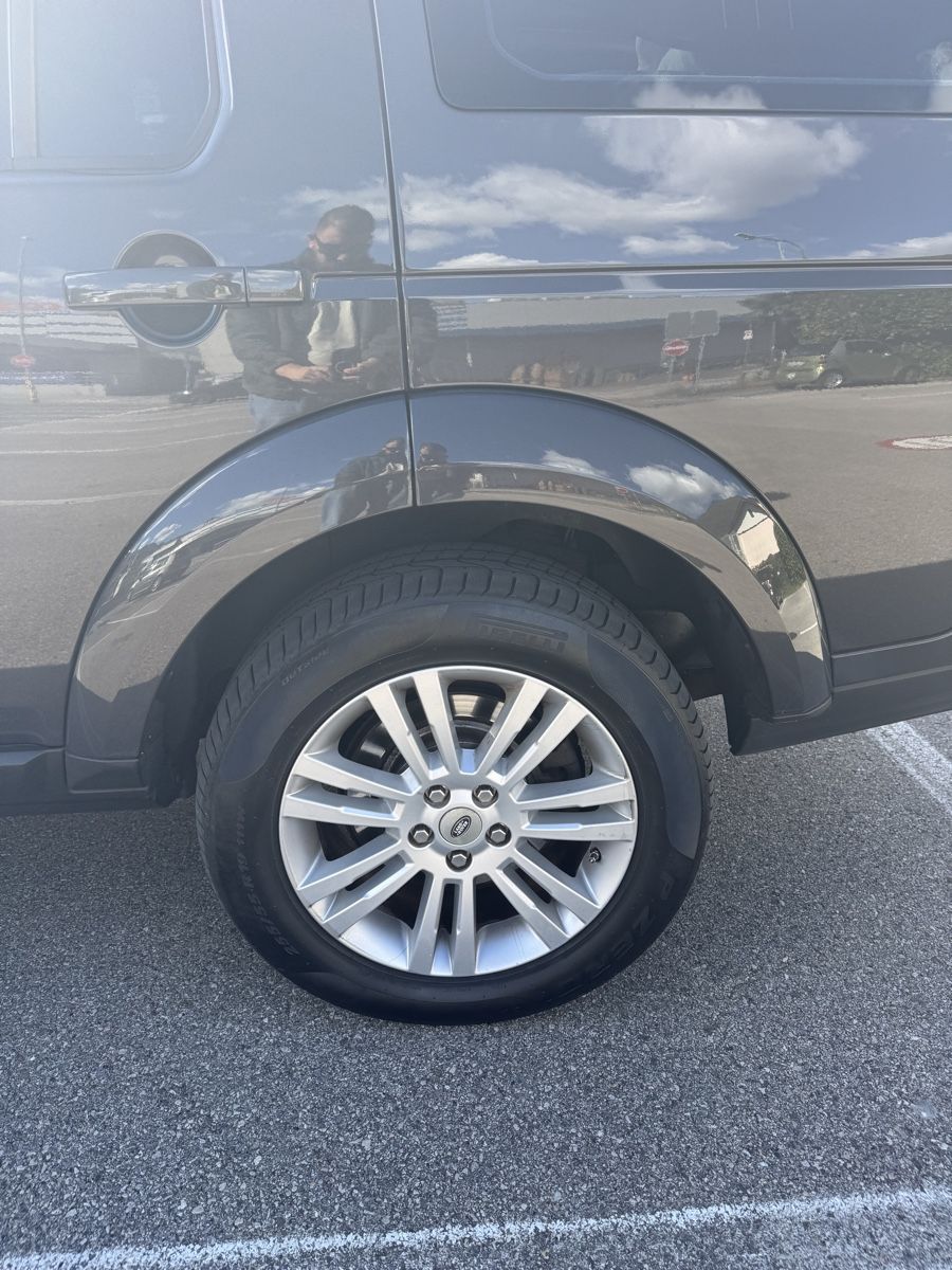 Land Rover Automobili: Land Rover Discovery 4, interni in pelle. – Usato da Losone venduto da Thao8 9