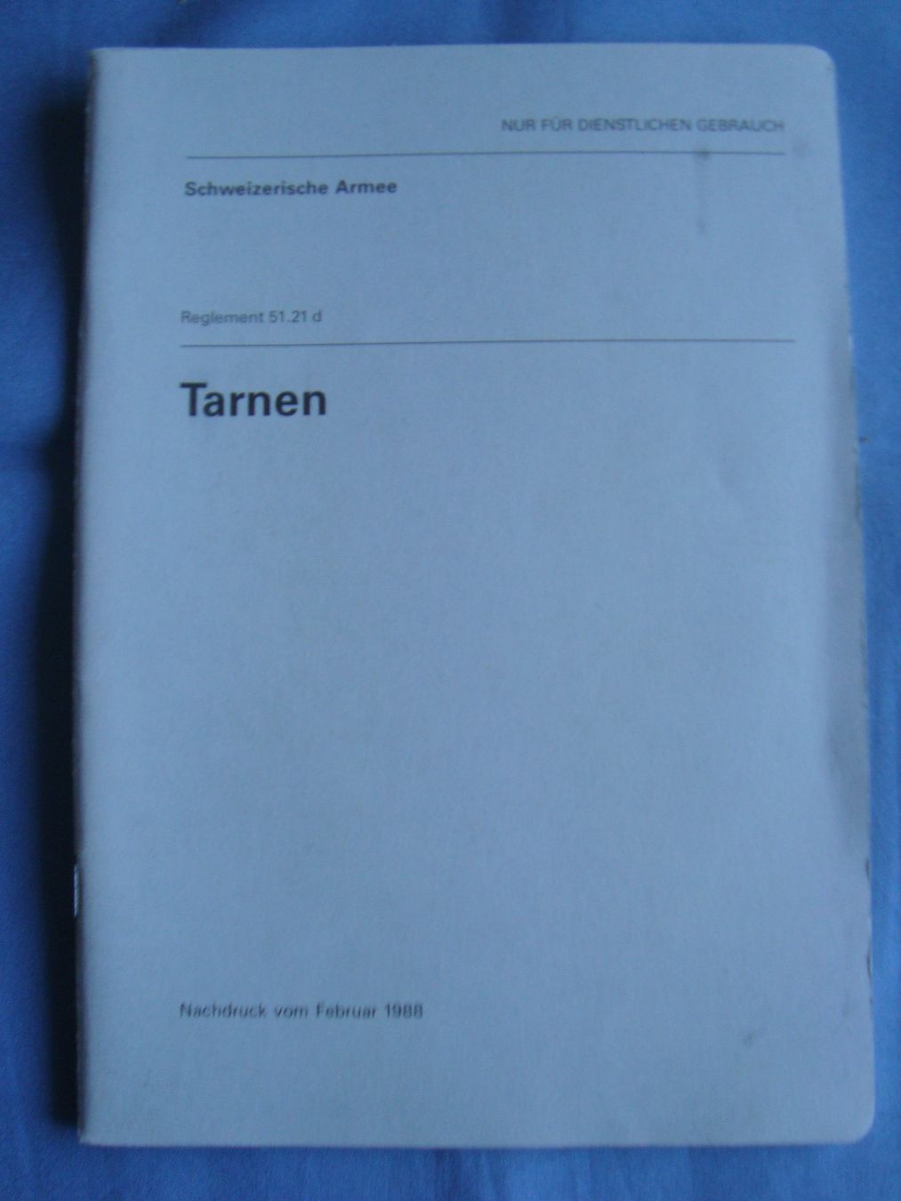 Livres: Schweizer Armee - Tarnen - Reglement 51.21 d – D'occasion à Pfungen par jungstein