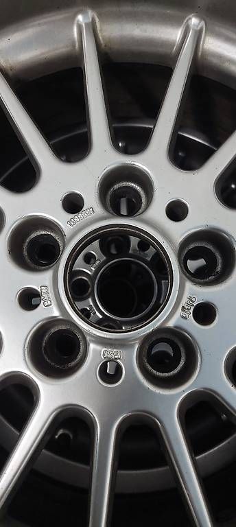 BMW Pneus & Kompletträder: BMW Felgen mit Bereifung – Gebraucht aus Weinfelden von Dtanimals226 1