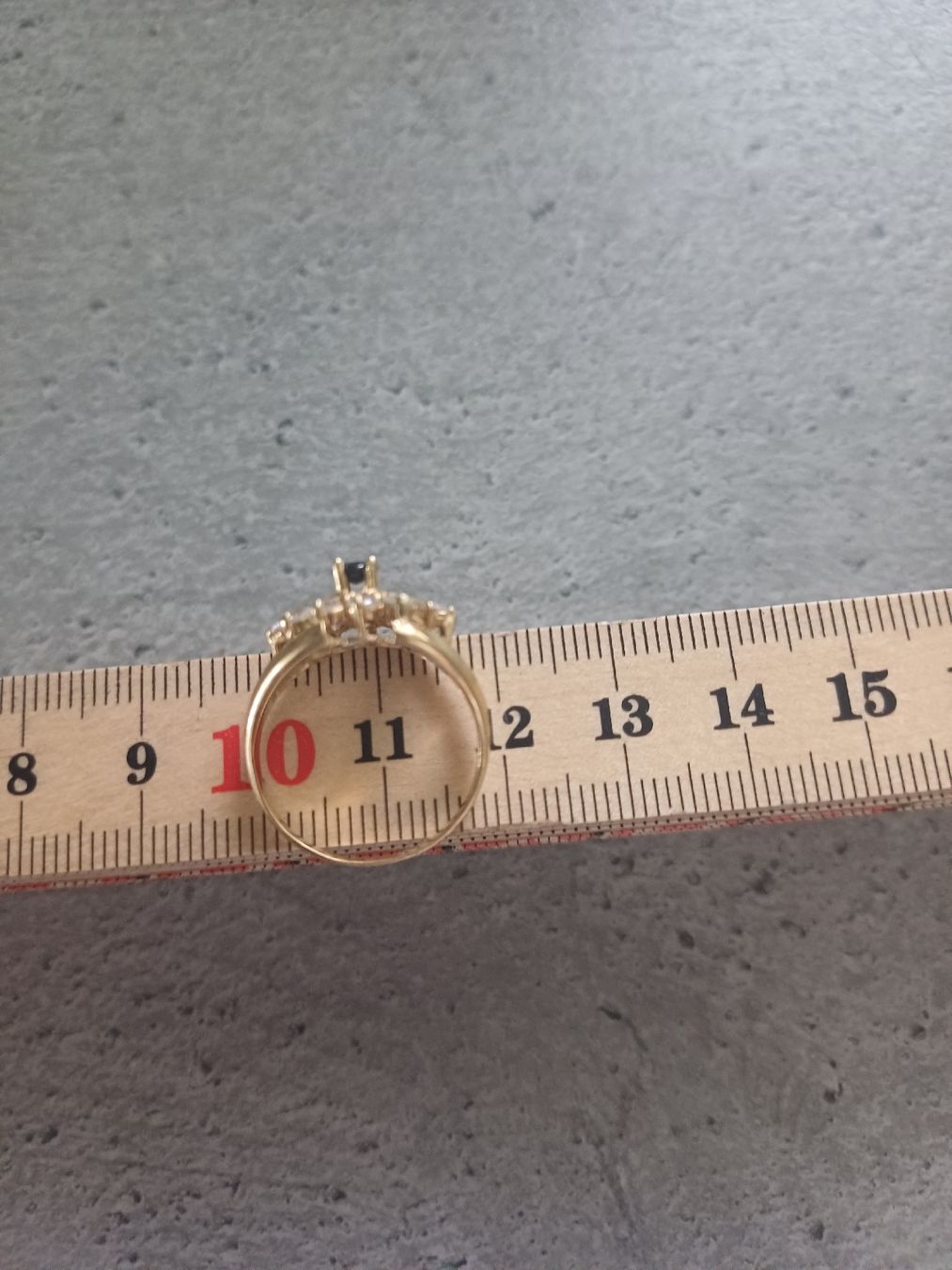 Anelli: Goldring 585 mit Steinchen 3,51g – Usato da Ostermundigen venduto da Loulilou86 3