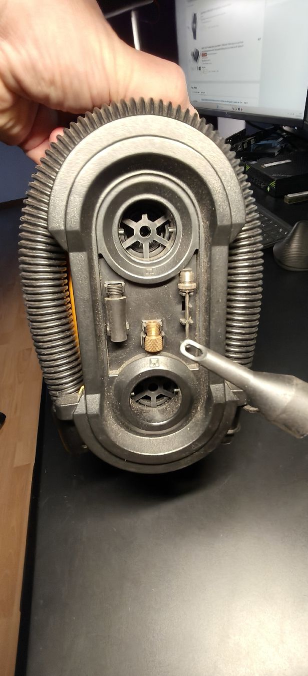 Dewalt Compressori: DeWalt DCC018 Cordless Air Compressor 18V – Usato da Rebstein venduto da sho_7yky 3