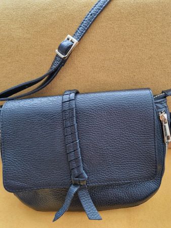 Sac bandoulière en cuir noir véritable - Comme neuf!