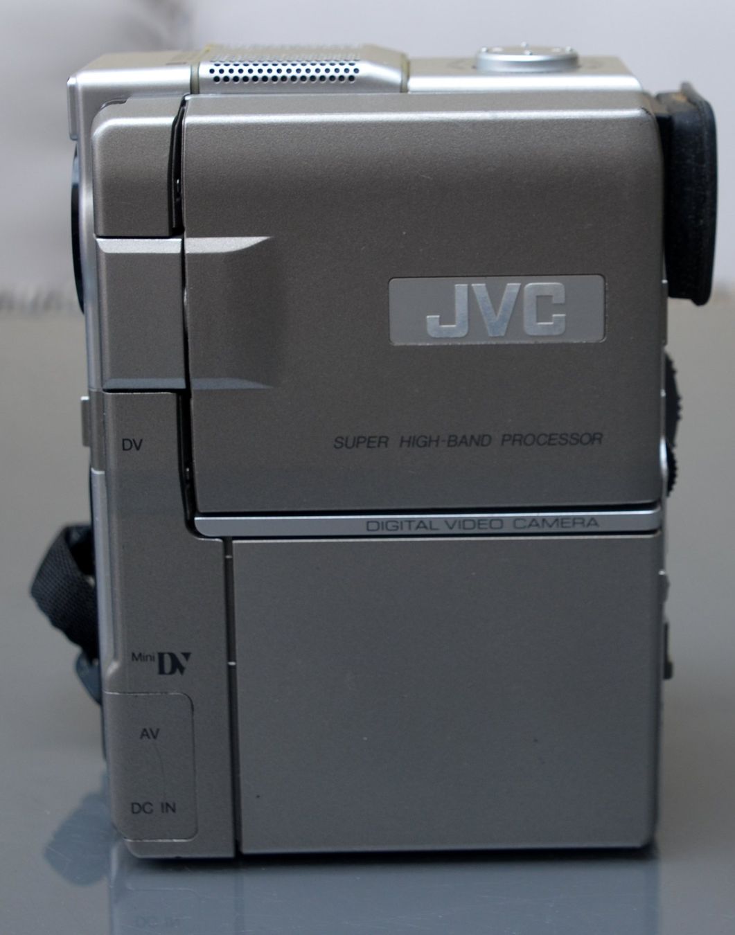 JVC Videocamere: JVC GR-DVX44E Camcorder MiniDV / caméscope – Usato da Collonges venduto da arashee 3