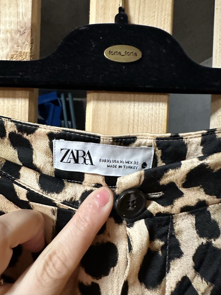 Zara Hosen: Satinhose mit Leoprint, Zara, Gr.XL – Gebraucht aus Uster von staernli4 1