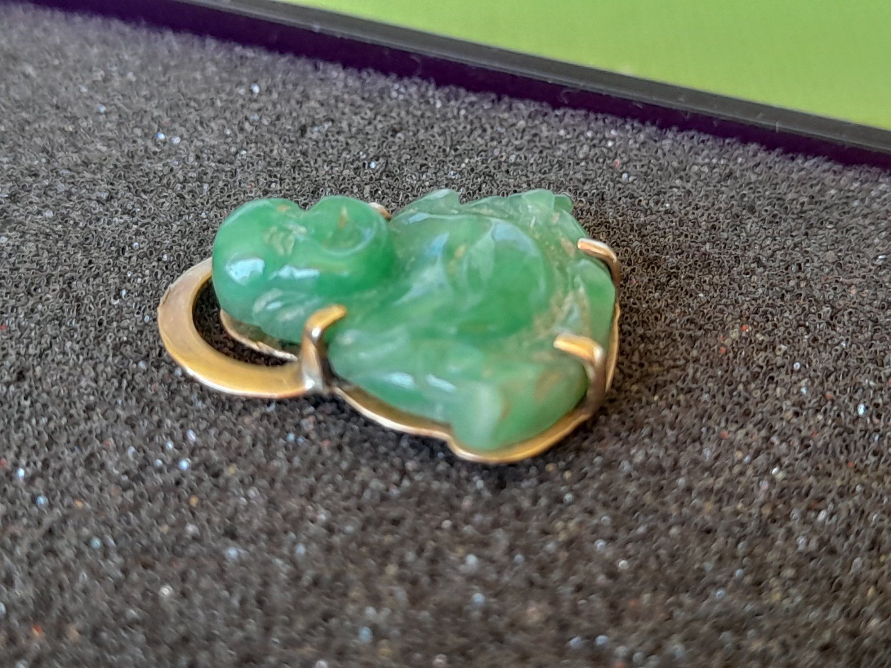 Ciondoli: Jade-Buddha mit Goldhalterung – Usato da Aeschi b.Spiez venduto da 52_wochen 5