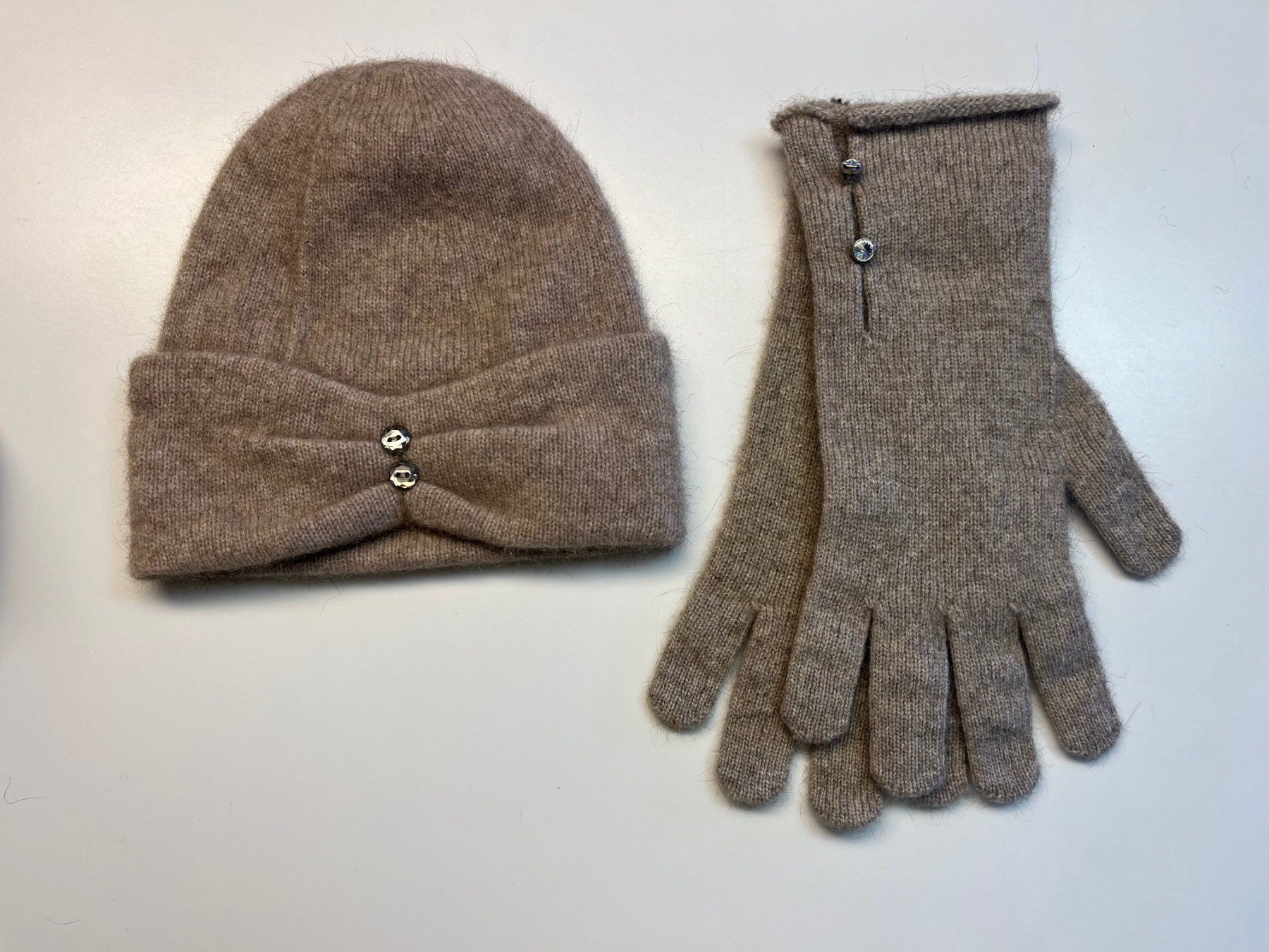 Handschuhe & Handstulpen: Posssum Set Mütze und Handschuhe beige – Neu und originalverpackt aus Zollikofen von marys-choice