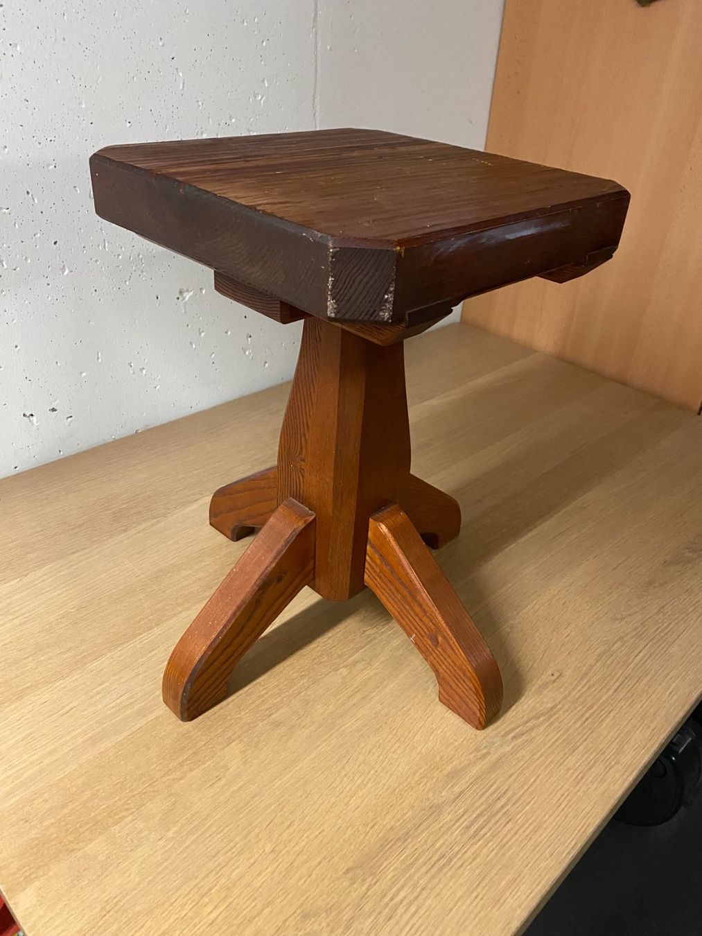 Sgabelli: Holzhocker robust – Usato da Unterterzen venduto da bac_287t