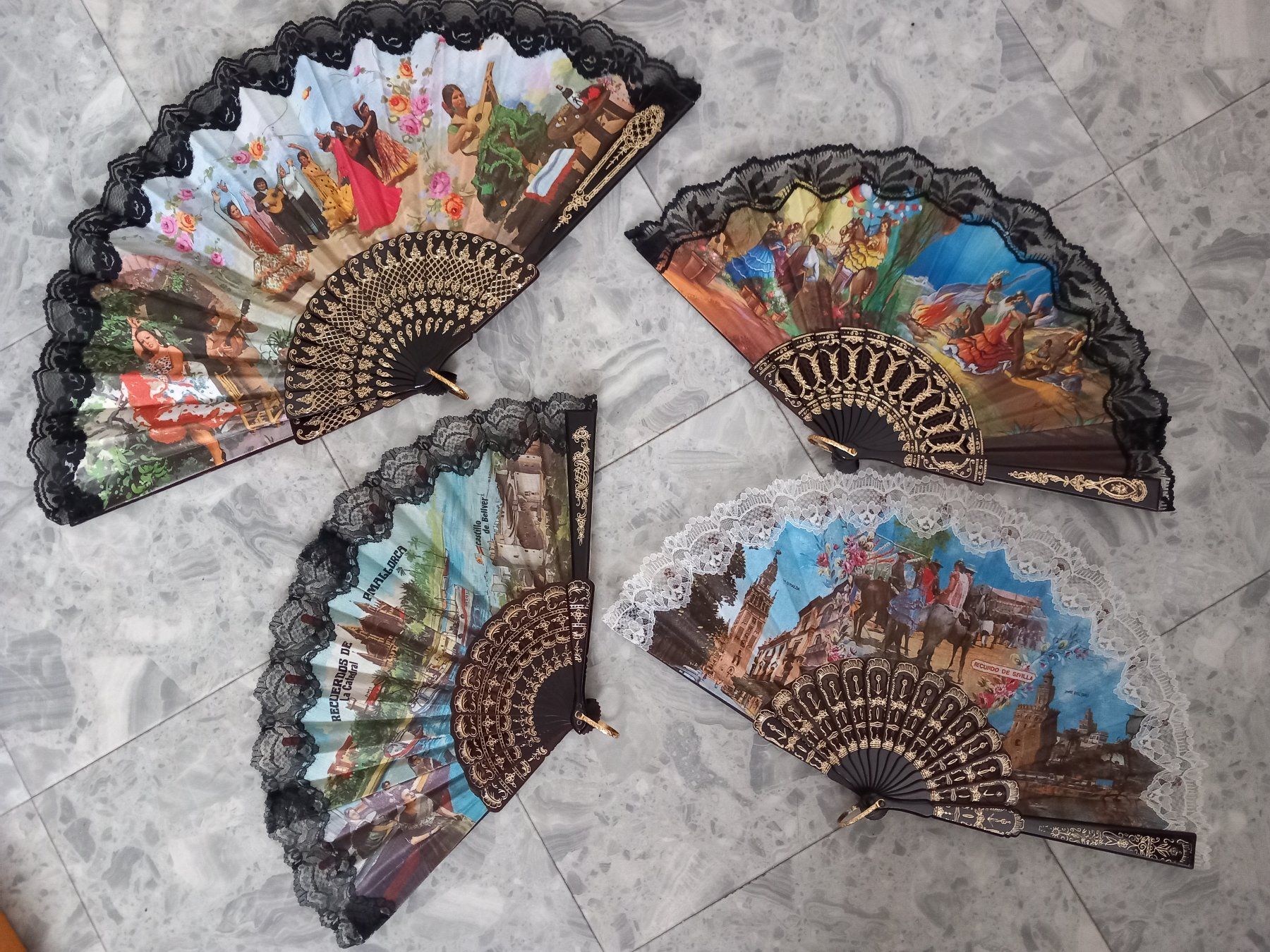 Toutes les décorations: 4 Handfächer aus Spanien – D'occasion à Lindau par san_kg2j