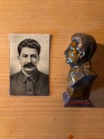 Kleine Stalinbüste und Stalinbild