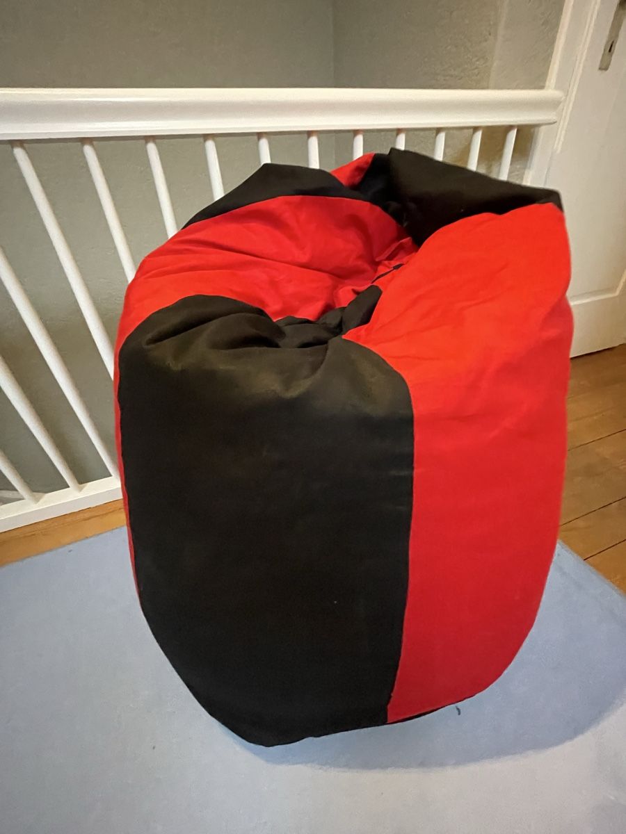Cuscini: Sitzsack schwarz/rot – Usato da Wiesendangen venduto da loriso