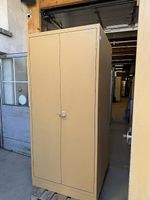 schöner tiefer Metallschrank 90x50xH200cm