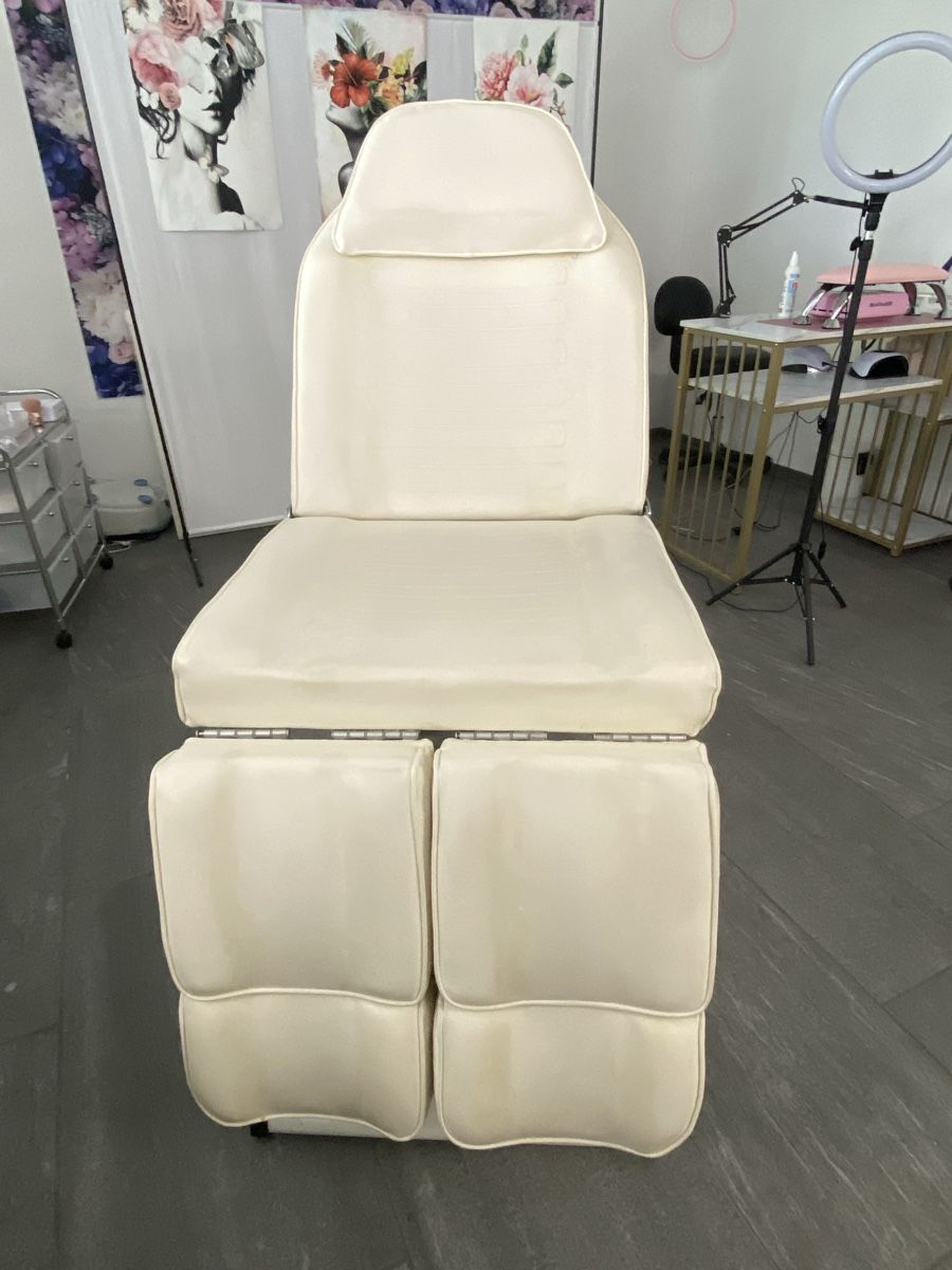 Kosmetik-& Massageliegen: Kosmetisch  – Gebraucht aus Emmetten von an__66ct 5