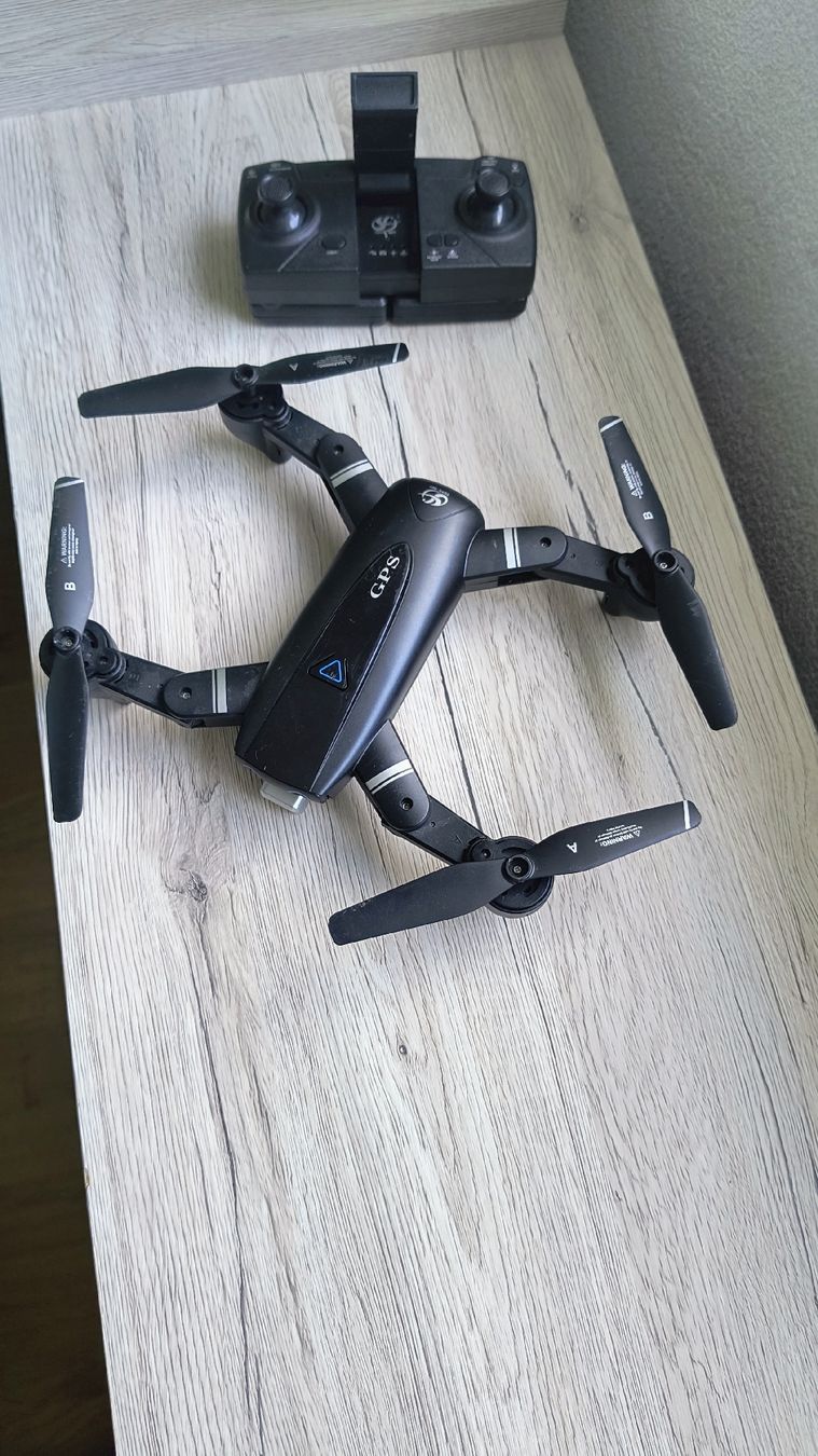 Modellismo RC: Einsteiger Drohne mit GPS und Kamera – Usato da Romanshorn venduto da Warthogwarthog 1