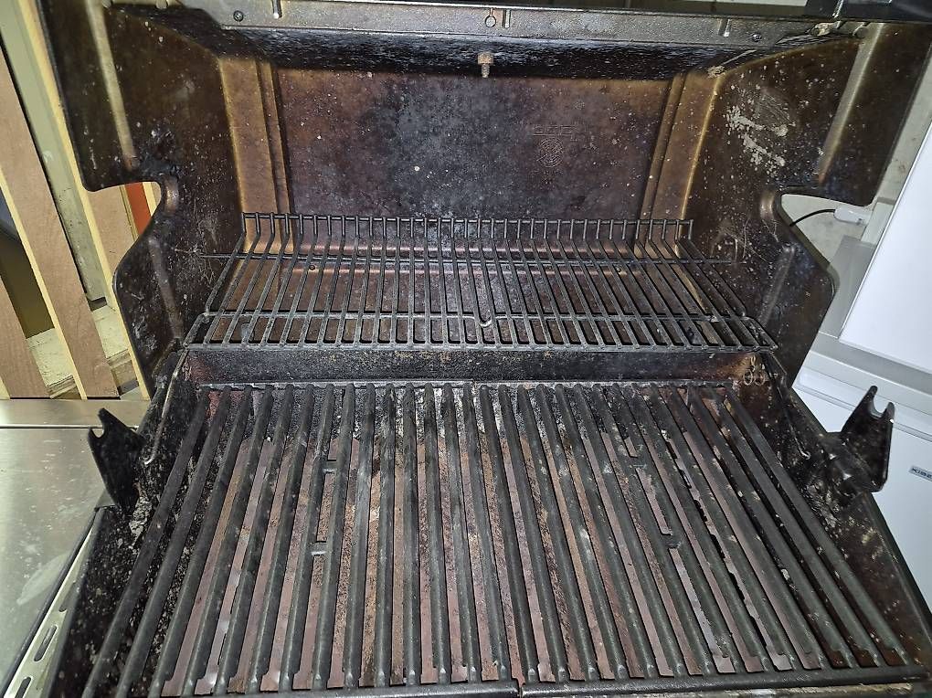 König Griglie: Gasgrill mit Rechaud + Drehspiess – Usato da Menziken venduto da MJoder