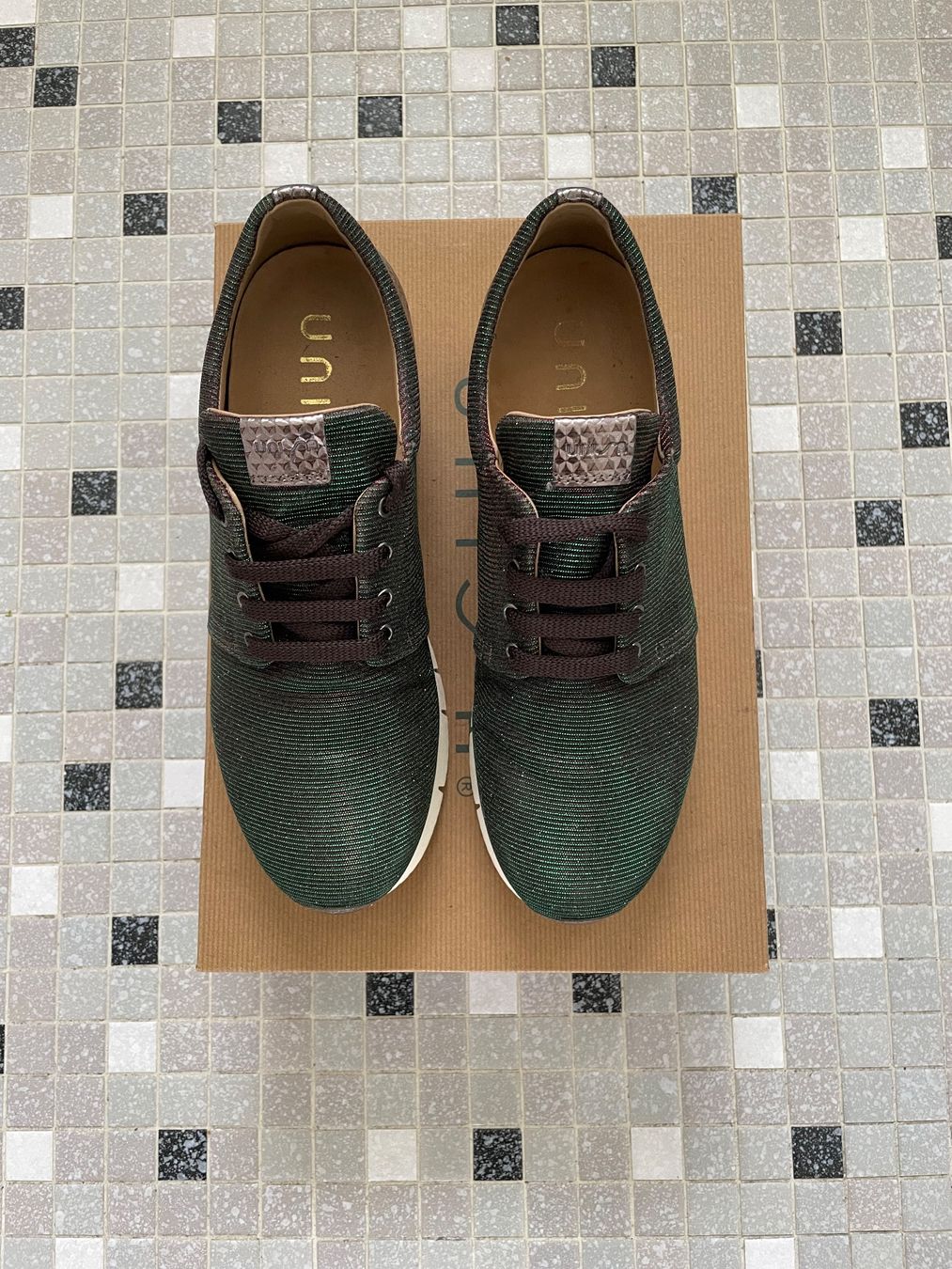 Unisa Scarpe da donna: Sneaker Glam von Unisa mit changierender Farbe – Usato da Flaach venduto da Jkari