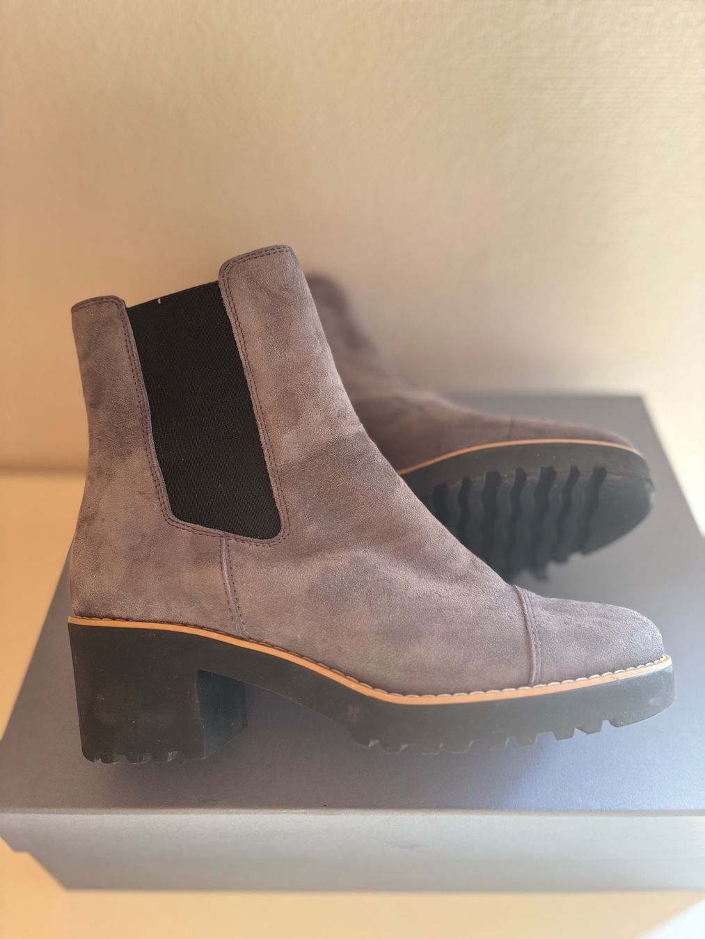 Hogan Scarpe da donna: 100% Hogan - Stiefelette - Hellgrau – Usato da Weinfelden venduto da stella79 1