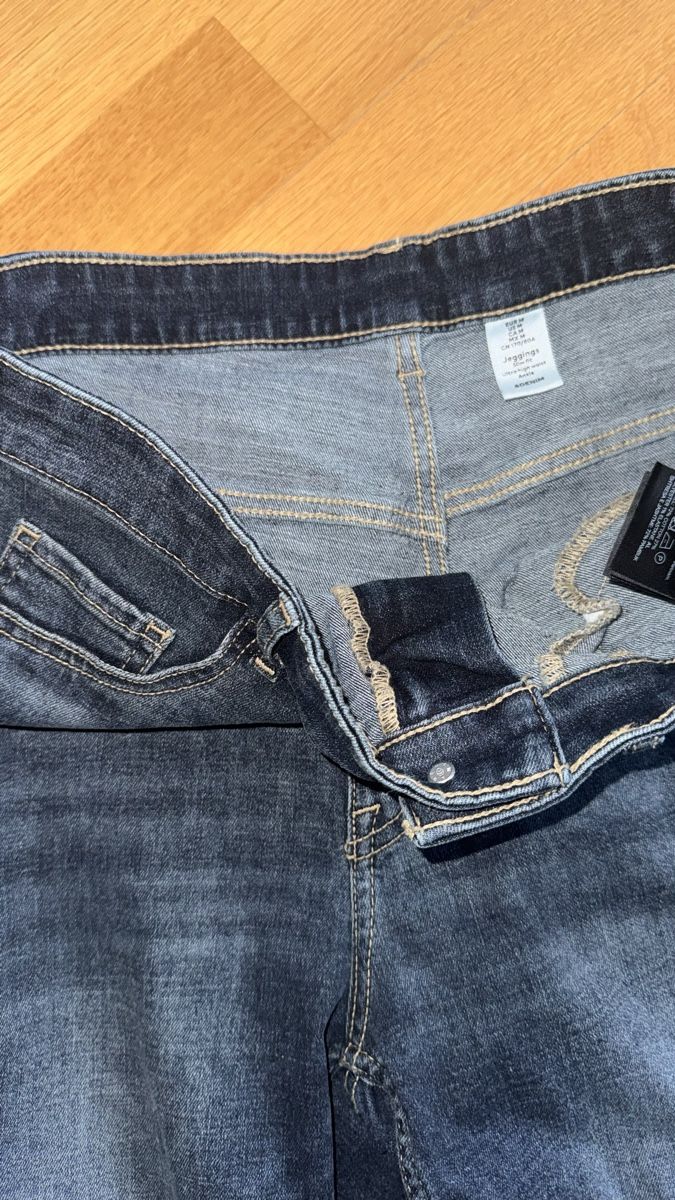 H&M Jeans: Jeans Jeggings H&M, M – Usato da Gümligen venduto da morticiaaddams