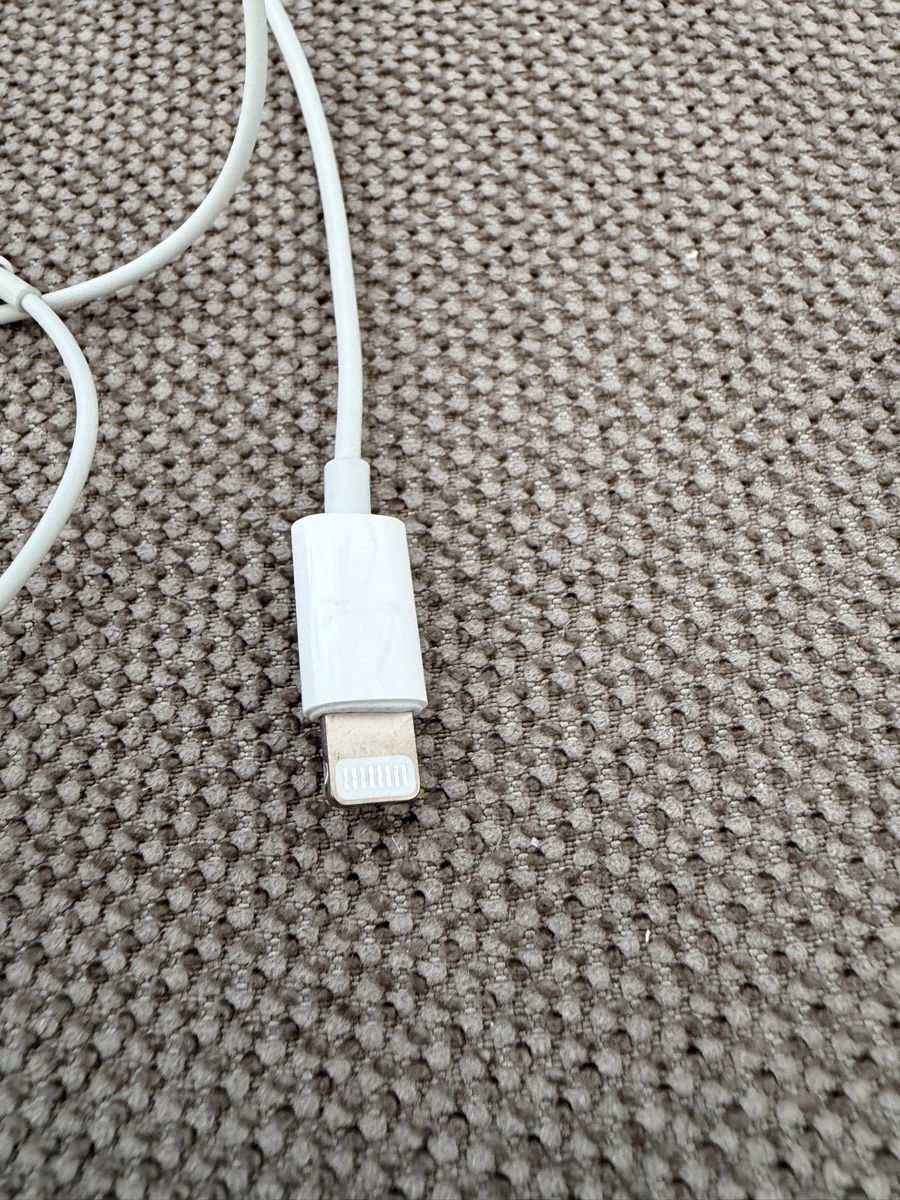 Apple Ladegeräte: Auricolari Apple con cavo Lightning, bianchi – Gebraucht aus Lugano von can_xdd8 1