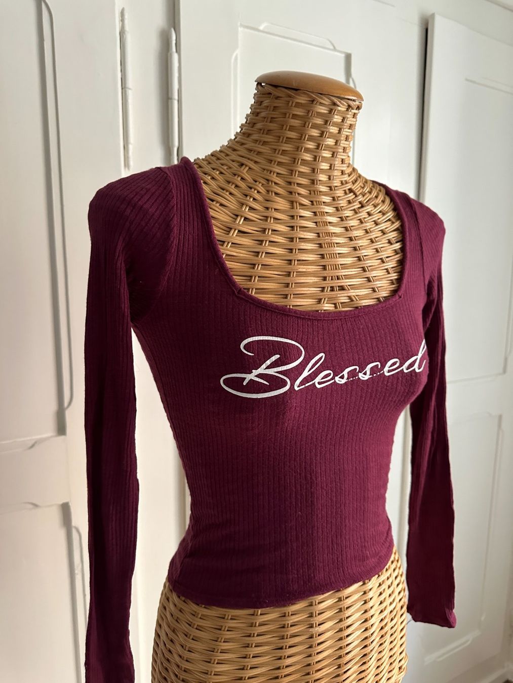 T-shirts: Langarmshirt aubergine "Blessed" XS – D'occasion à Zürich par Diazaio 1