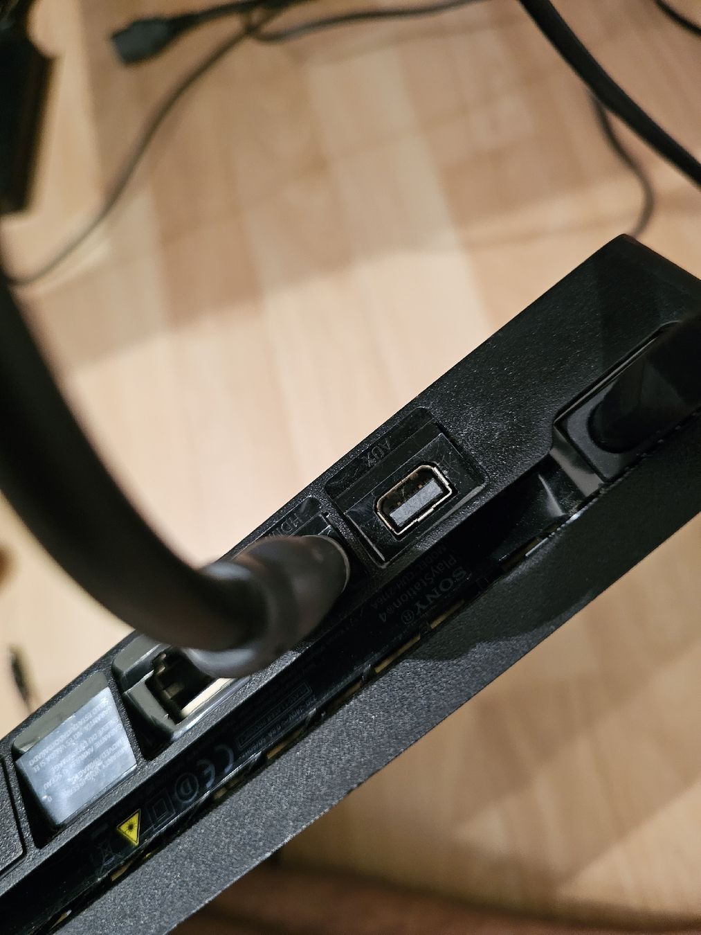 Sony Console: PlayStation 4 Slim (CUH-2116A) mit 2 Controllern – Usato da Affoltern am Albis venduto da hwulf 2