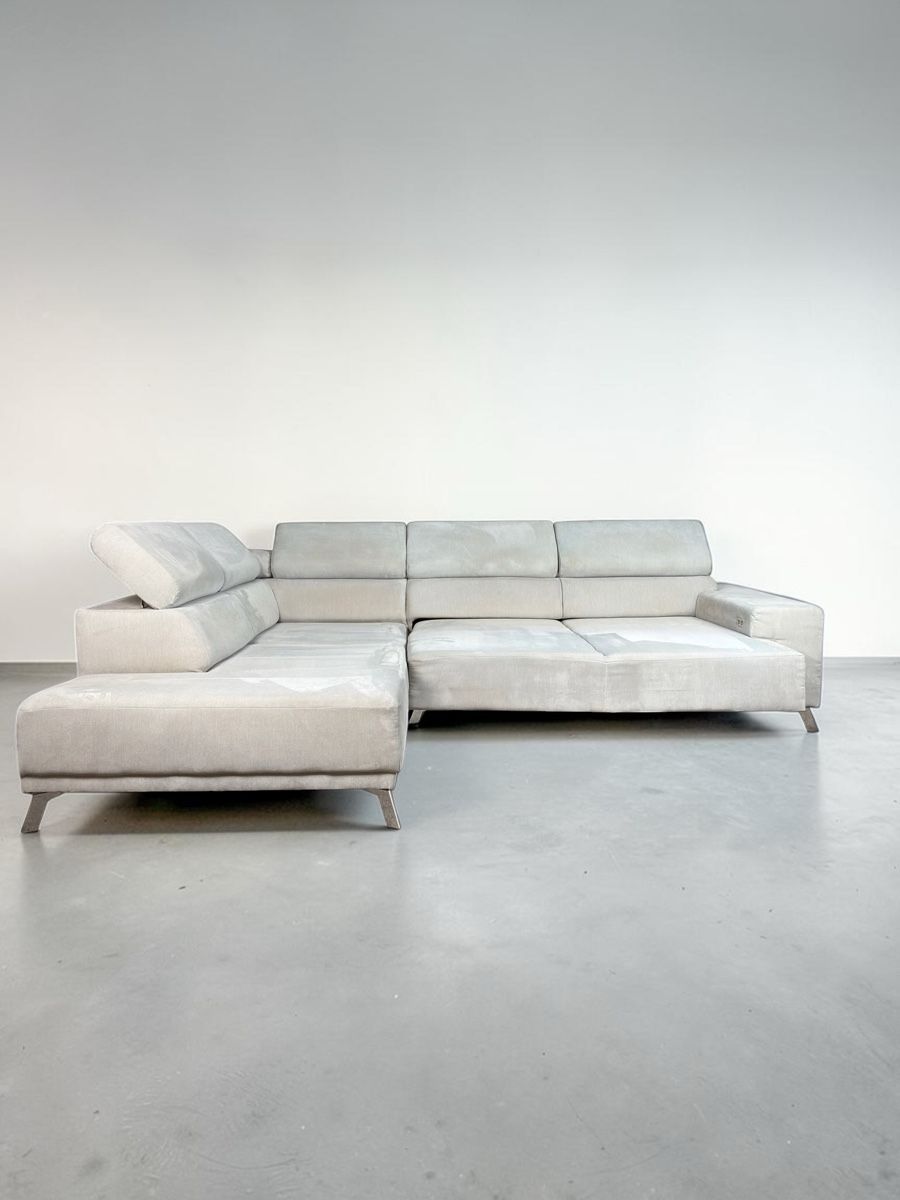 Sofas: Hellgraues Ecksofa aus Stoff mit elektrischer Schlaffunktion – Gebraucht aus Bachenbülach von Sofalab.swiss 6