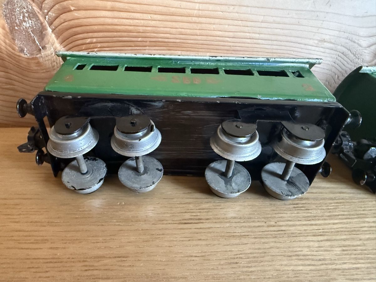 Modellini di ferrovie: 2 Eigenbau Personenwagen Spur 0 – Usato da Amden venduto da vipernatter 8