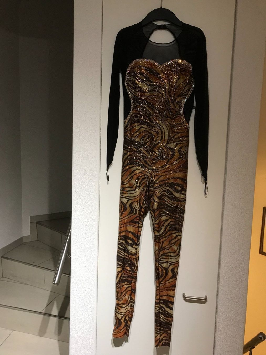 Completi: Schöner Küranzug getigert mit Swarovski – Usato da Wagenhausen venduto da vintagesecondhand