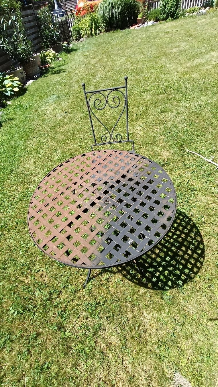 Tischset: Metallgartentisch mit Stuhl – Gebraucht aus Steffisburg von tut_s28q 1