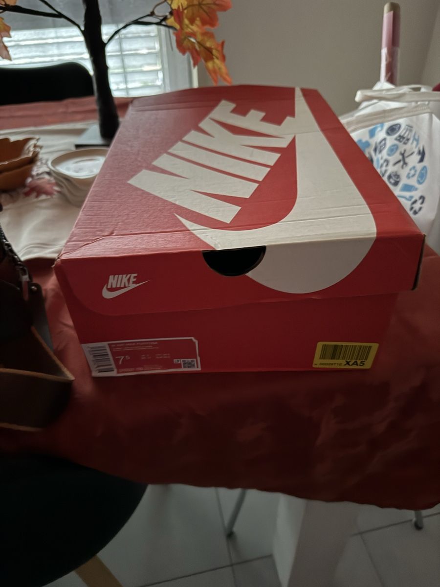 Nike Herrenschuhe: Nike air Max – Neu und originalverpackt aus Monthey von Jennfred85