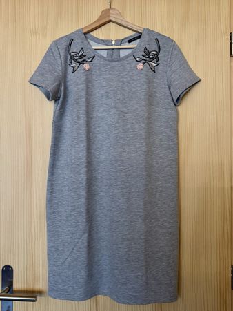 Kleid mit Stickerei 🌸