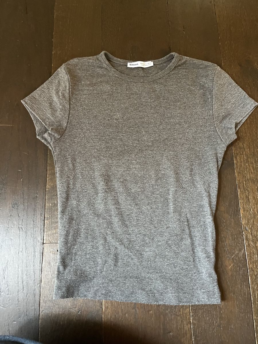 Bershka Tops: Graues Top von Bershka – Neuf (Voir description) à Unterentfelden par ame_tf2n