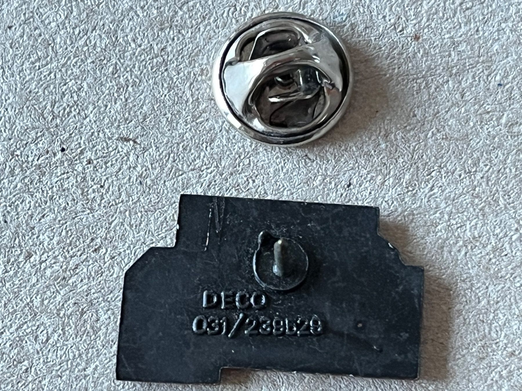 Plaketten & Abzeichen: 2 Zweifel Pins – Gebraucht aus Zürich von Gurkis 1