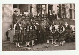 Altes Foto Gruppe Damen in Tracht und Herren, Wil Feld, SG