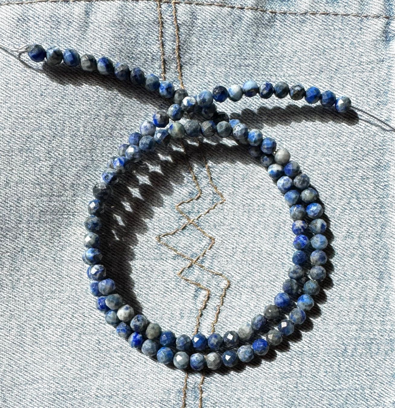 Catenine: Lapis Lazuli  facettiert  Strang    4mm      auf Flexdraht – Nuovo e nell'imballaggio originale da Leuggern venduto da gemshow 4