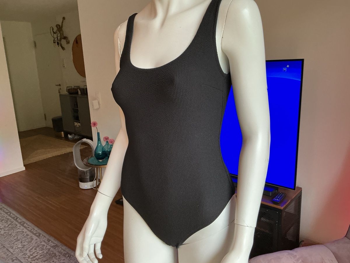 H&M Costumi da bagno & Bikini: Badeanzug  H&M schwarz gerippt( Grösse S ) – Usato da Kilchberg ZH venduto da nad_6dwp 1