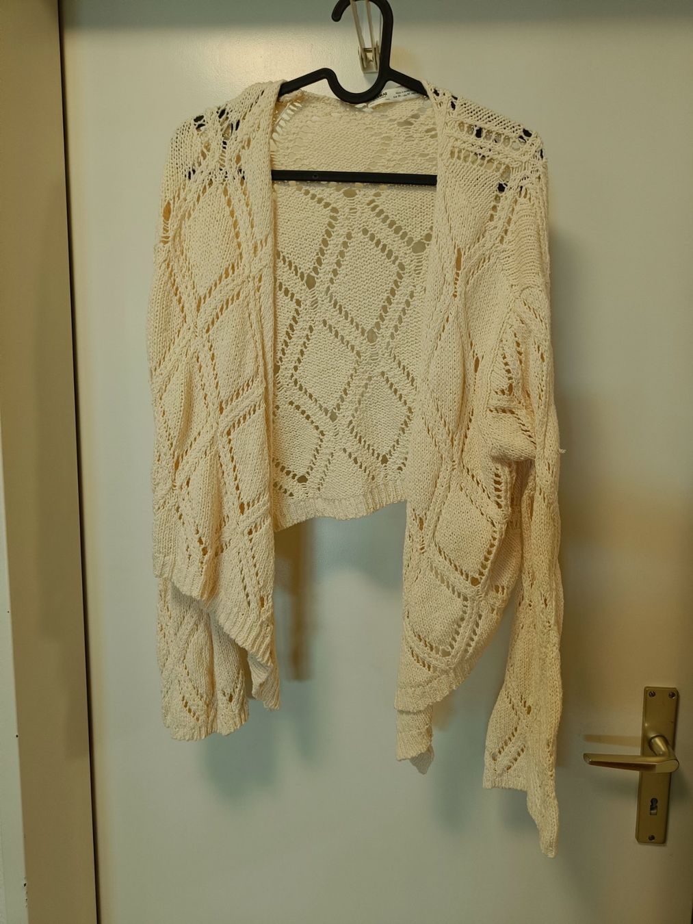 Pull&Bear Jacken: Pull&Bear Strickjäckchen Creme Gr. M | Cozy Chic – Gebraucht aus Zürich von Atelier.Second 1