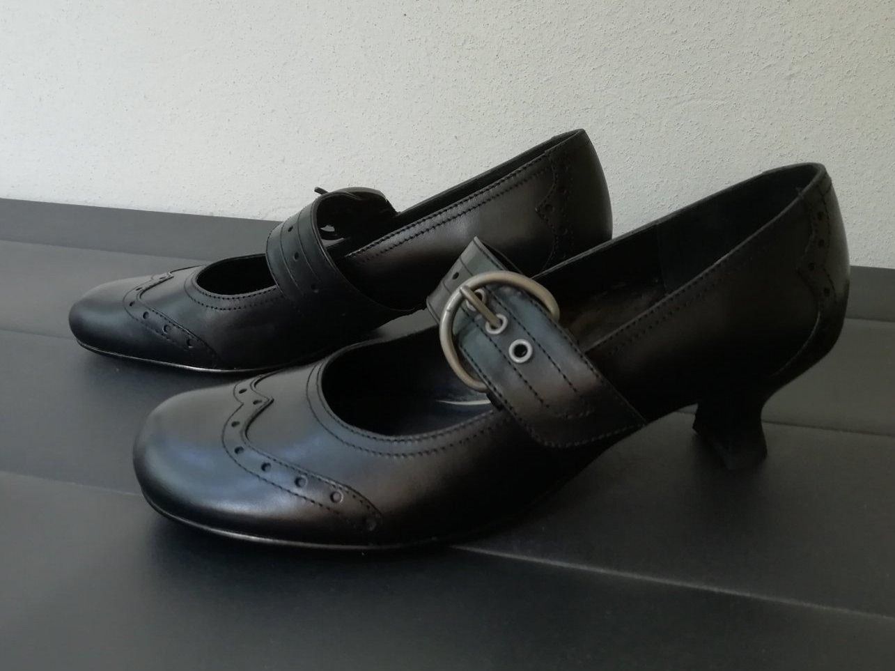 Scarpe da donna: Pumps mit Absatz, Gr. 38 schwarz, neu – Nuovo e nell'imballaggio originale da Basel venduto da Thymia 3