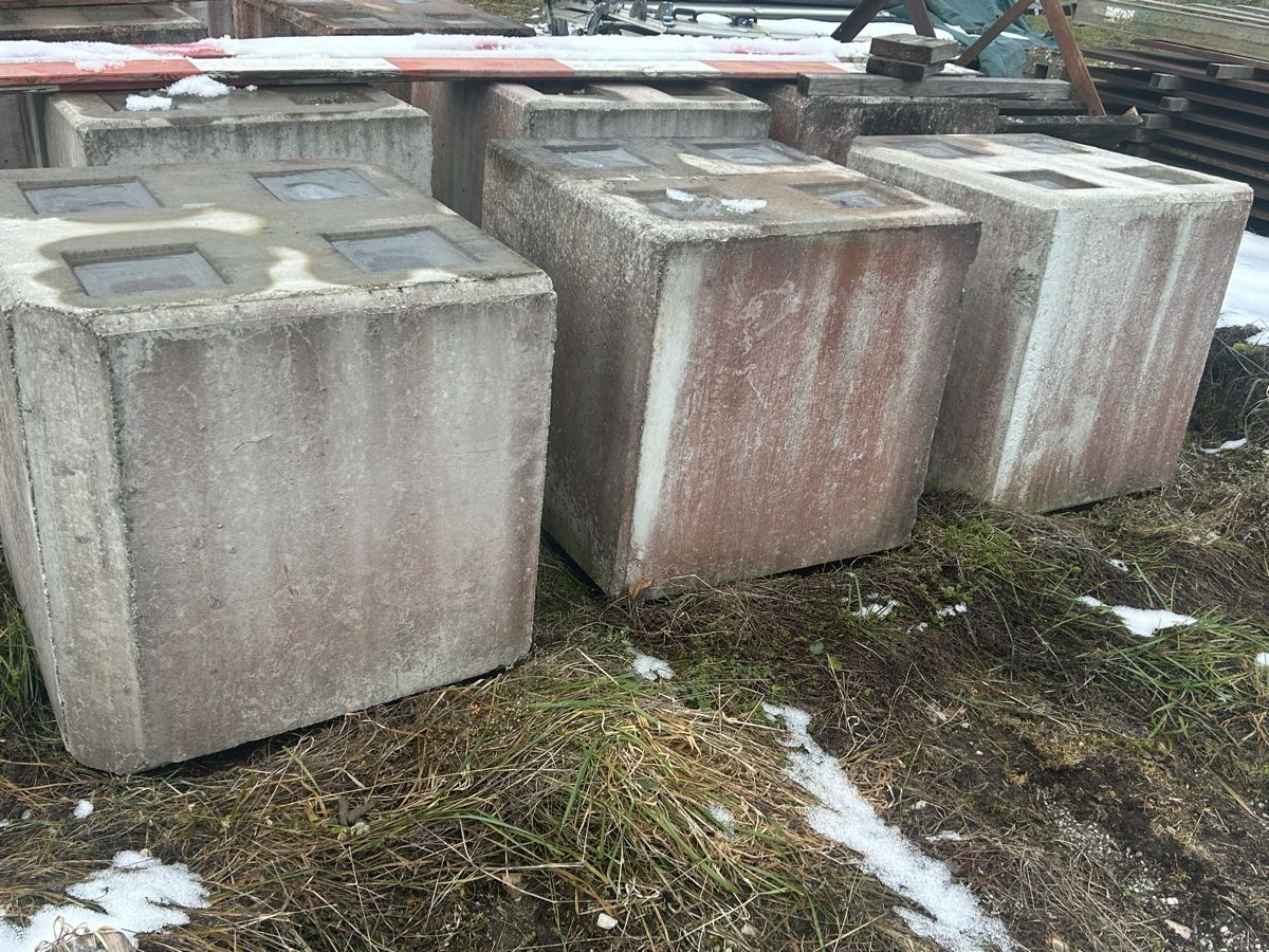 Pietre & tegole: Mauerblock Betonblock Baggerblock – Usato da Villnachern venduto da Ruedi305