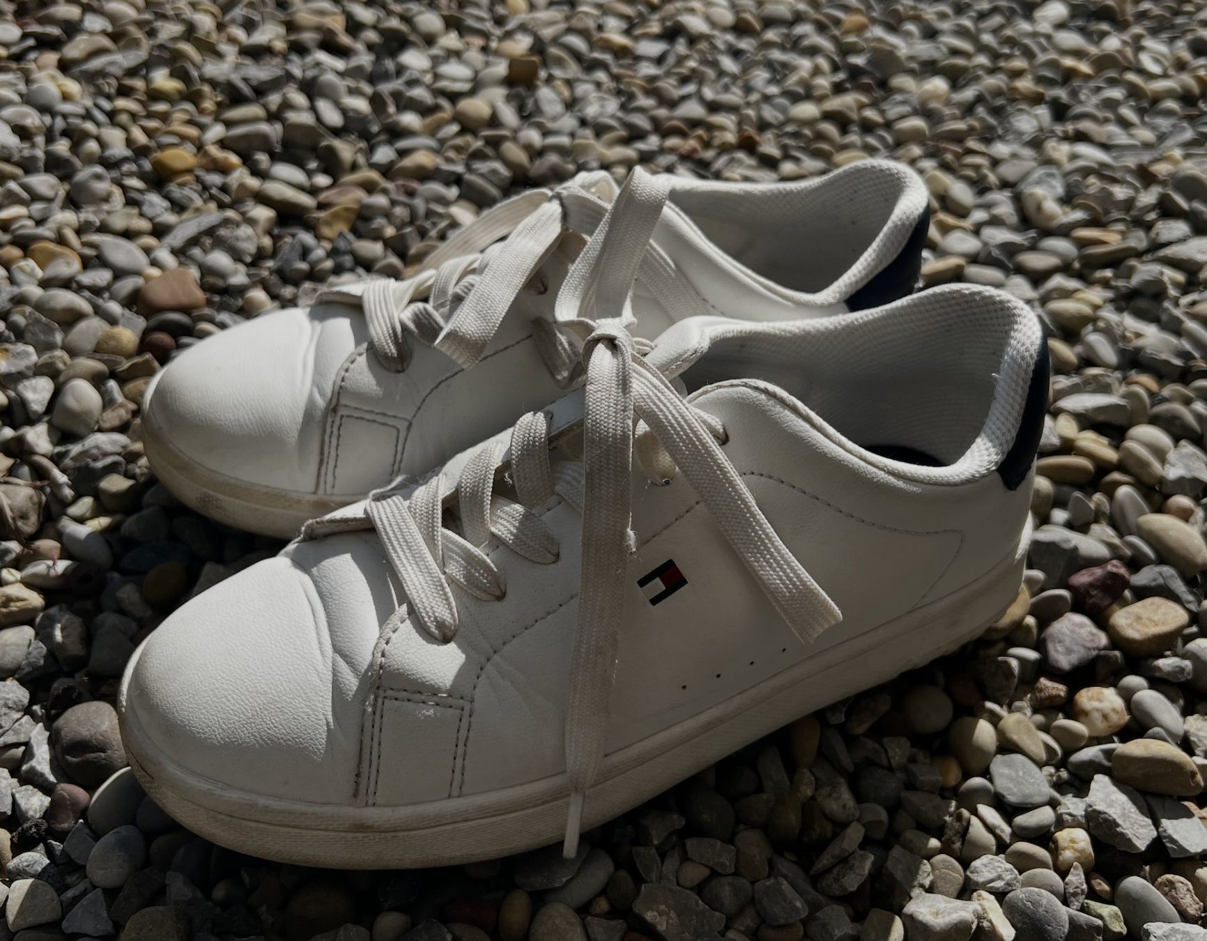 Tommy Hilfiger Scarpe per ragazzi: Tommy Hilfiger  Sneaker low - white Gr.35 – Usato da Zürich venduto da meggimay