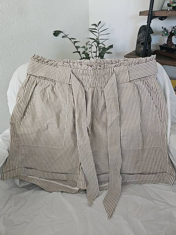 Pantaloni: Only Shorts Grösse XL (Beige) – Usato da Schaffhausen venduto da tanja.herzog93 2