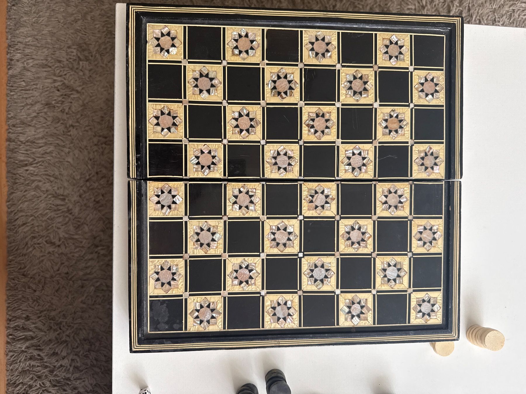 Jeux: Backgammon Spiel, und Schachbrett  mit Steinen, – D'occasion à Zürich par fawziahmed 2