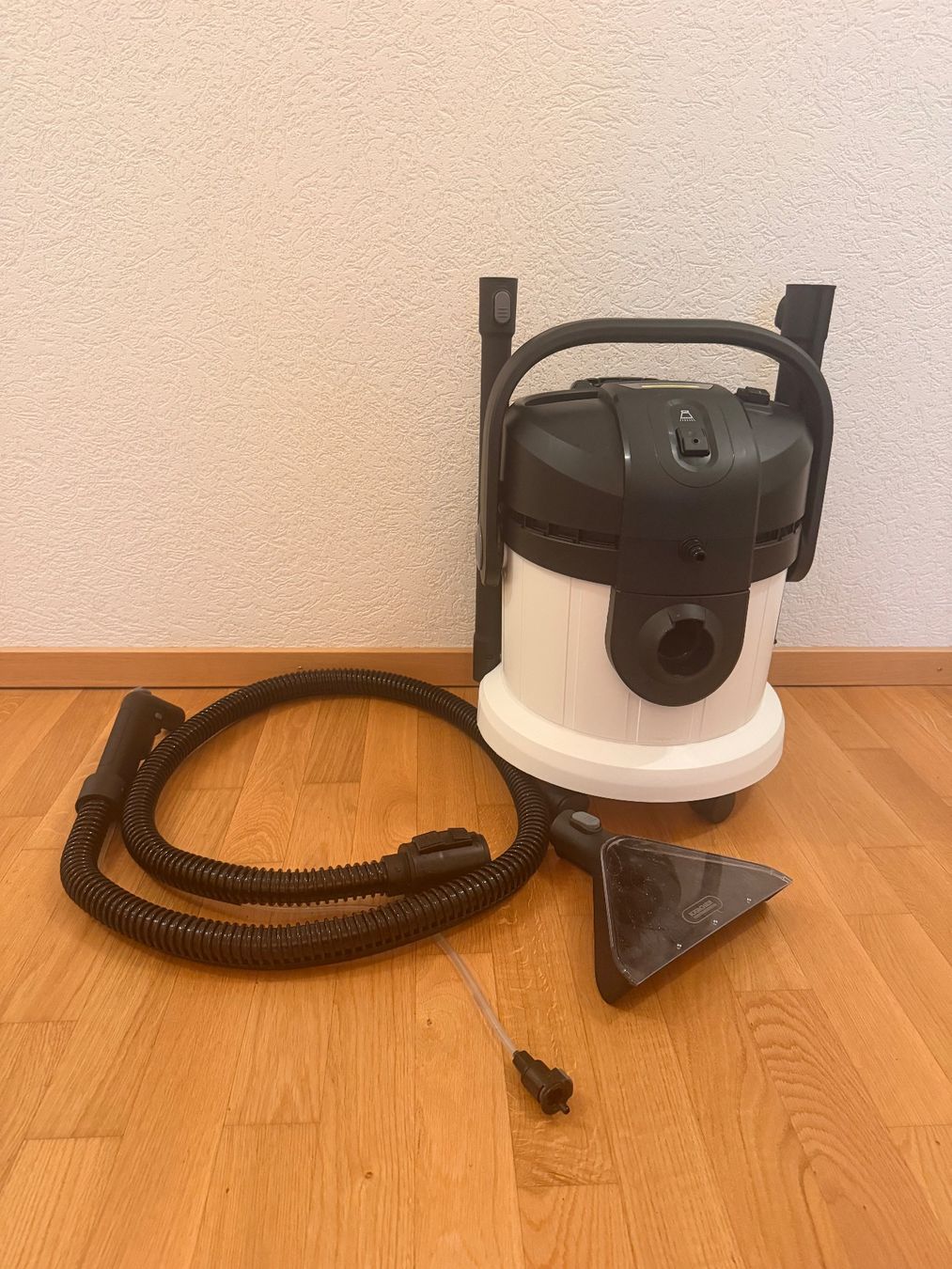 Staubsauger & Zubehör: Kärcher SE 4 Spray Extraction Cleaner tapis – Neu (gemäss Beschreibung) aus La Tour de Peilz von Caly21 4
