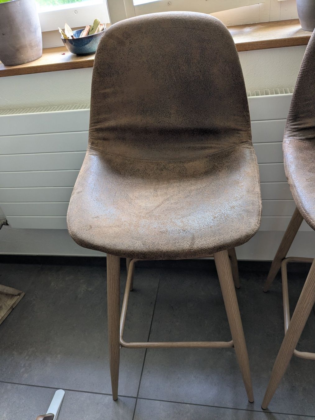 Maisons du monde Sgabelli: Set of 2 bar stools, brown microsuede – Usato da Horgen venduto da atypicalsine 2