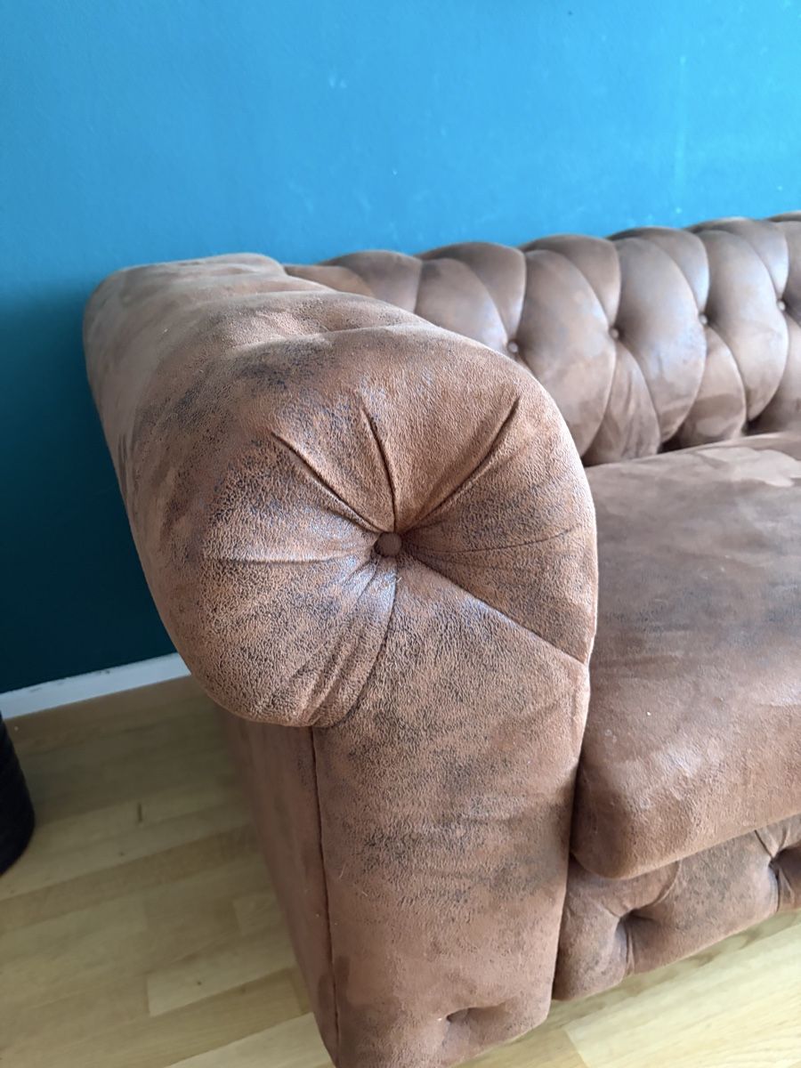 Divani: Schönes Chesterfield Sofa – Usato da Zürich venduto da Valerio92 3