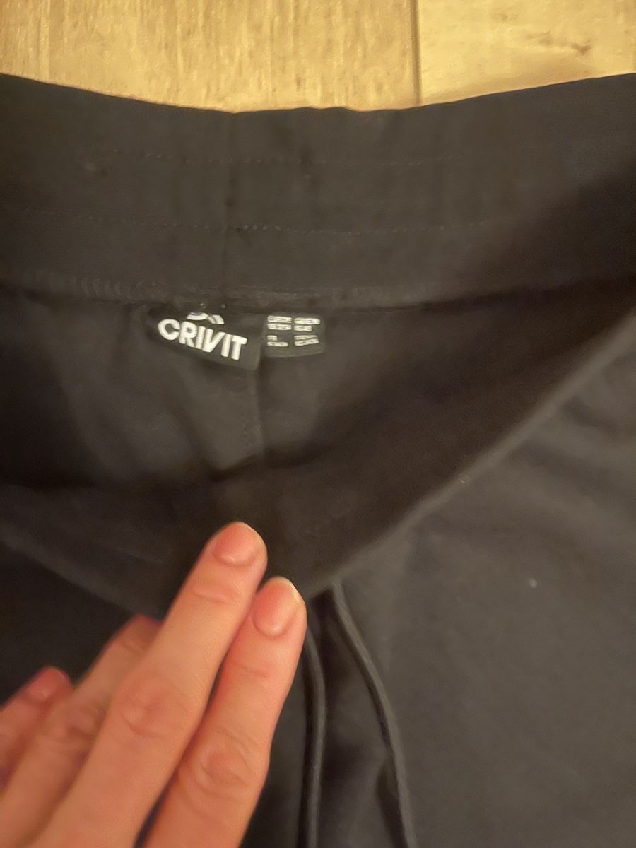 Pantaloni: Pantalon de jogging noir taille S neuf – Nuovo (secondo la descrizione) da Bellevue venduto da utilisatratice 1