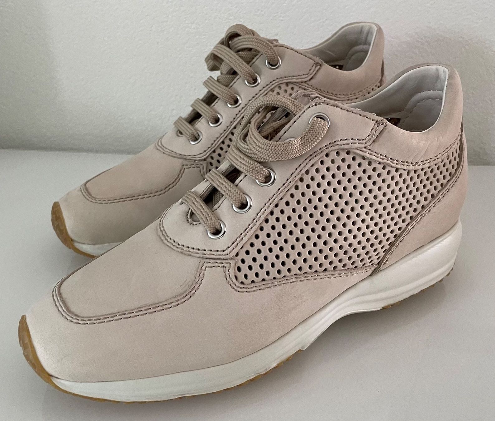Geox Damenschuhe: Damen Geox Sneaker Grösse 38 – Gebraucht aus Schaffhausen von London114