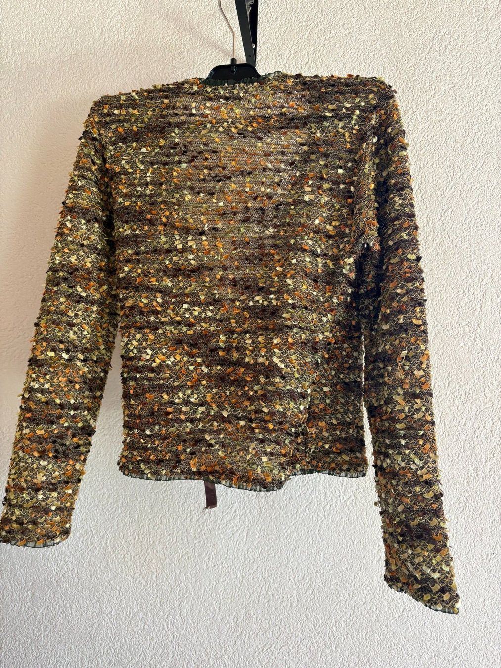 Camicette: Lee-land textured wrap-style blouse – Usato da Fribourg venduto da georgeabottino 1