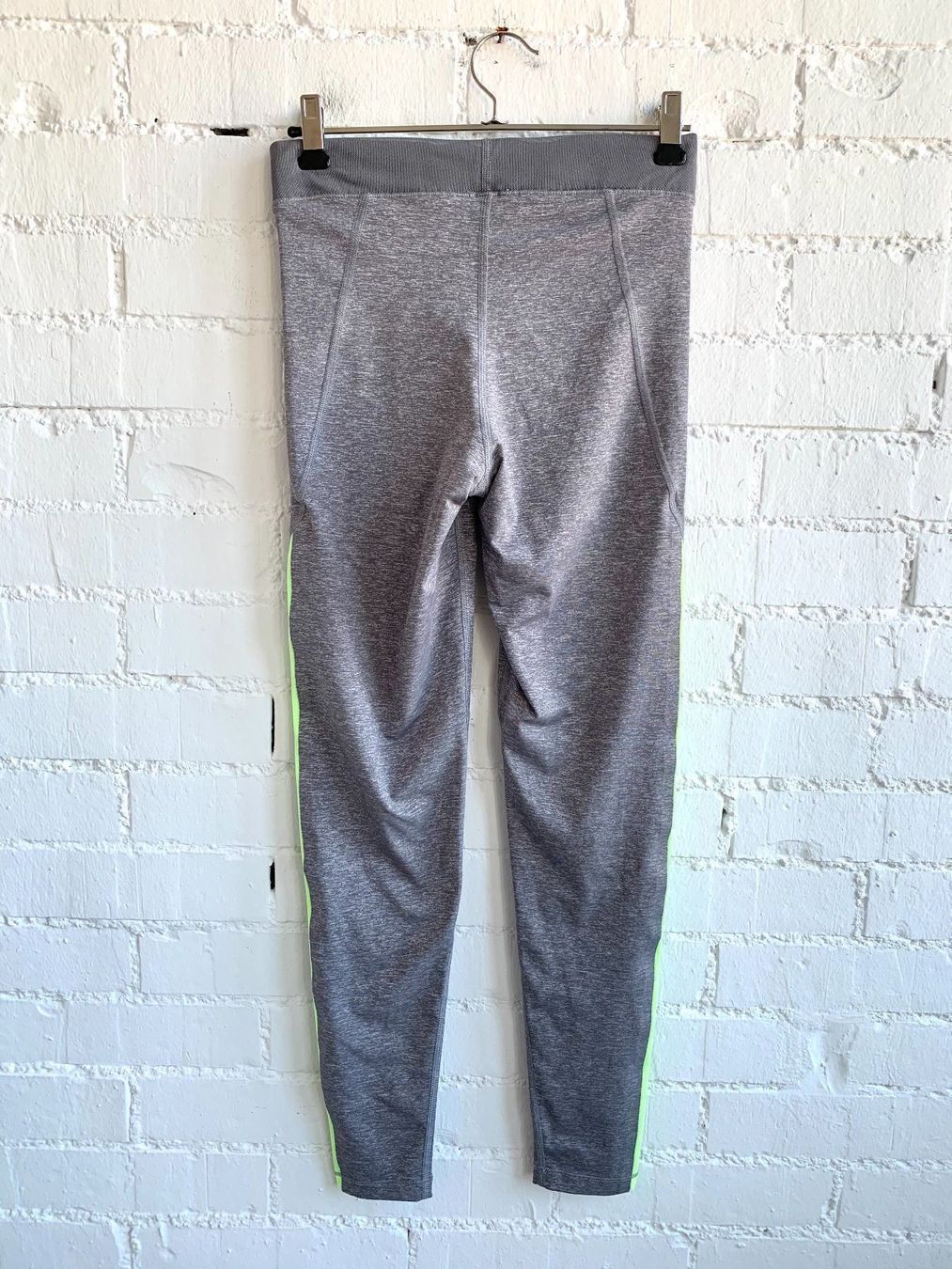 Nike Leggings: Hellgraue Trainingsleggins von Nike – Usato da Bern venduto da Fraeuleinhonig 7