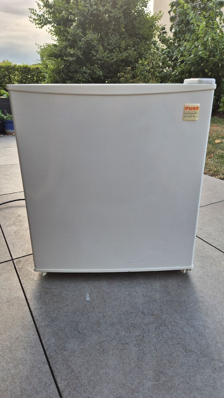 Réfrigérateurs: Mini Kühlschrank Fust weiss gebraucht – D'occasion à Busswil TG par one123